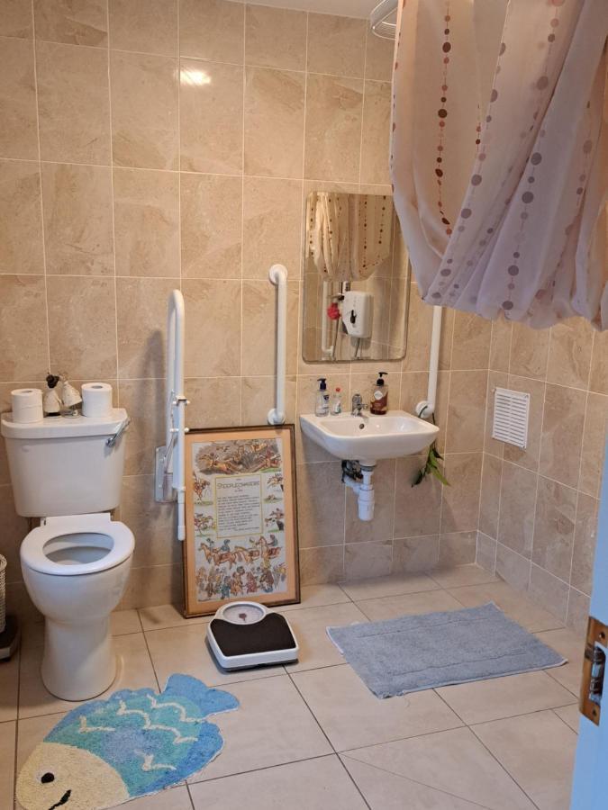 King Size Bed, Private Parking, Centrally Located Kilkenny Buitenkant foto